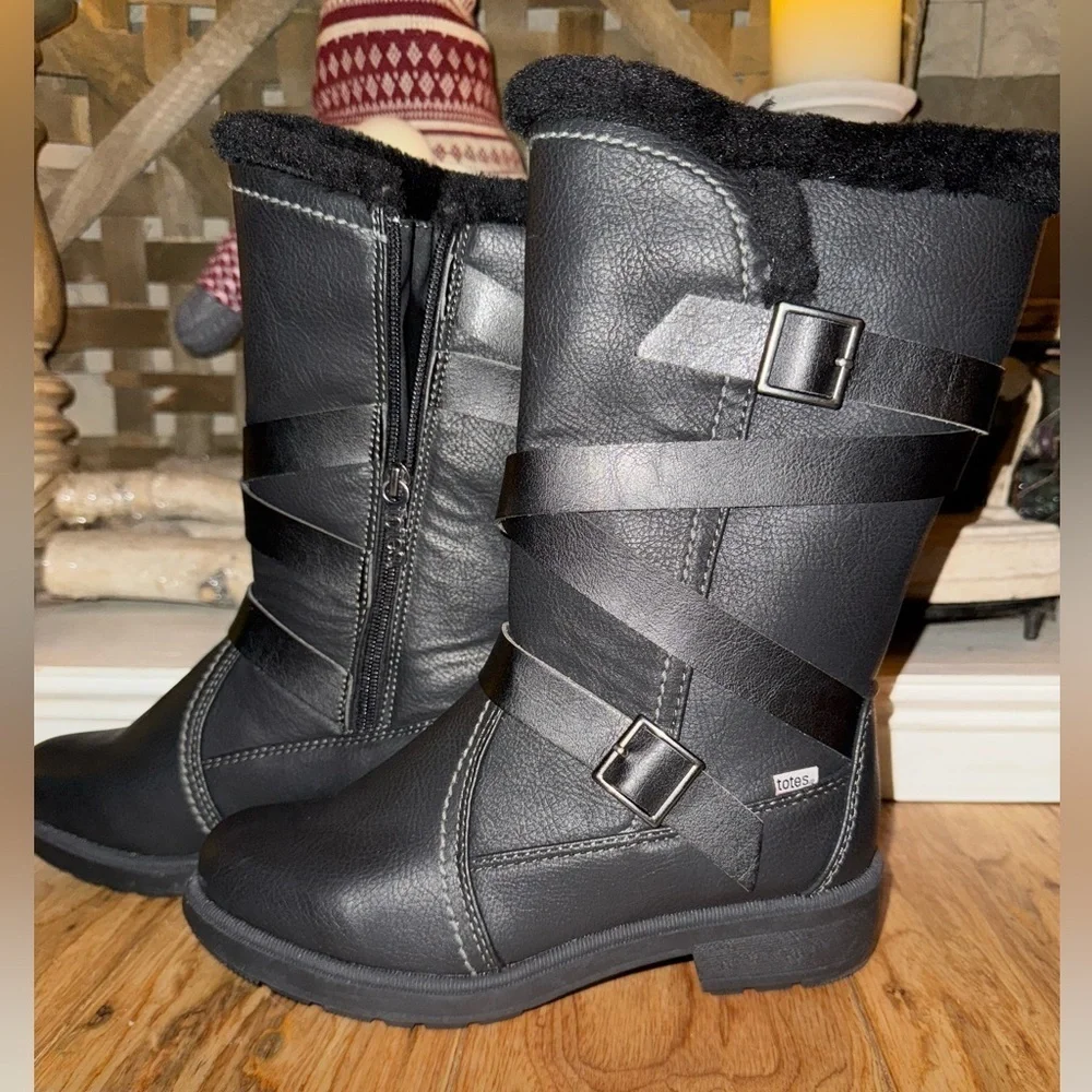 Totes women's Black Deidre Winter Boots  size 6. NWOT